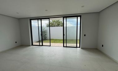 "Casa Nueva con Toque de Distinción  Vive el Lujo en Casa Fuerte con Amenidades Exclusivas, Seguridad Total"