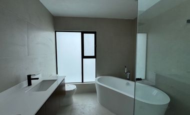 "Casa Nueva con Toque de Distinción  Vive el Lujo en Casa Fuerte con Amenidades Exclusivas, Seguridad Total"