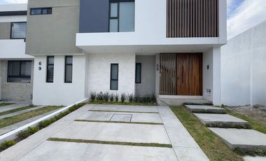 "Casa Nueva con Toque de Distinción  Vive el Lujo en Casa Fuerte con Amenidades Exclusivas, Seguridad Total"