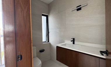 "Casa Nueva con Toque de Distinción  Vive el Lujo en Casa Fuerte con Amenidades Exclusivas, Seguridad Total"