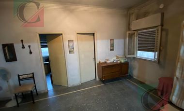 Vivienda ideal para dos familias con dos locales - Lote propio 10x32 mts Lanús Oeste