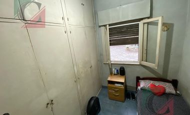 Vivienda ideal para dos familias con dos locales - Lote propio 10x32 mts Lanús Oeste