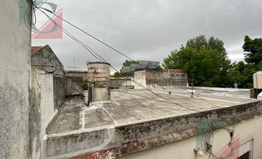 Vivienda ideal para dos familias con dos locales - Lote propio 10x32 mts Lanús Oeste