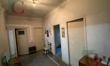 Vivienda ideal para dos familias con dos locales - Lote propio 10x32 mts Lanús Oeste