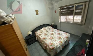 Vivienda ideal para dos familias con dos locales - Lote propio 10x32 mts Lanús Oeste