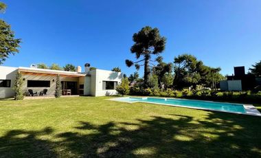 Casa en venta - 3 Dormitorios 3 Baños - 800Mts2 - Miramar