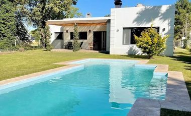 Casa en venta - 3 Dormitorios 3 Baños - 800Mts2 - Miramar