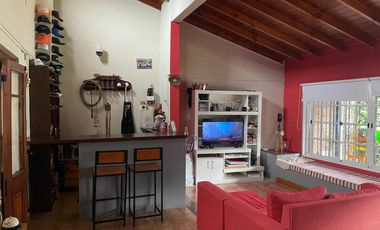 Casa en venta - 3 Dormitorios 2 Baños - 247Mts2 - Pilar