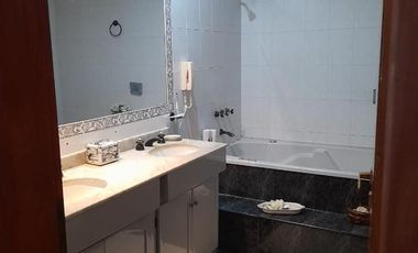 Casa en venta - 3 Dormitorios 2 Baños - Cochera - 900Mts2 - Necochea