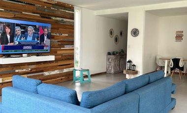 Casa en venta - 4 Dormitorios 4 Baños - 1.400Mts2 - Longchamps