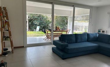 Casa en venta - 4 Dormitorios 4 Baños - 1.400Mts2 - Longchamps