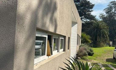 Casa en venta - 4 Dormitorios 4 Baños - 1.400Mts2 - Longchamps