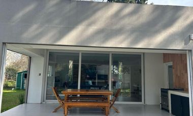 Casa en venta - 4 Dormitorios 4 Baños - 1.400Mts2 - Longchamps