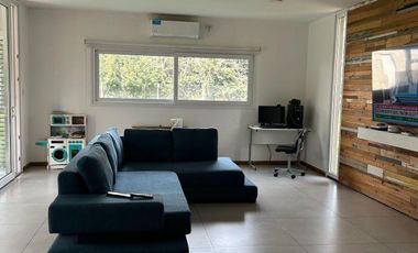 Casa en venta - 4 Dormitorios 4 Baños - 1.400Mts2 - Longchamps