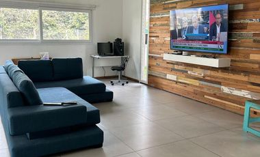 Casa en venta - 4 Dormitorios 4 Baños - 1.400Mts2 - Longchamps