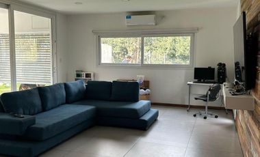 Casa en venta - 4 Dormitorios 4 Baños - 1.400Mts2 - Longchamps