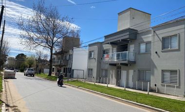 Dos ambientes con cochera en Mar de Ajó