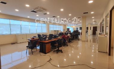 Disewakan gudang Di kawasan industri Delta Silicon Cikarang luas 2055m