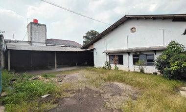 S830.Gedung ex pabrik Garmen Lokasi Pinggir Jln akses 2 Mobil Di Depok