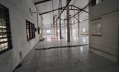 S830.Gedung ex pabrik Garmen Lokasi Pinggir Jln akses 2 Mobil Di Depok