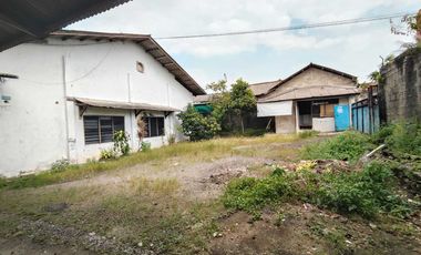 S830.Gedung ex pabrik Garmen Lokasi Pinggir Jln akses 2 Mobil Di Depok