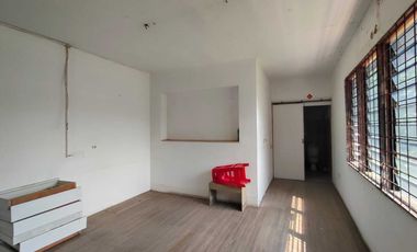 S830.Gedung ex pabrik Garmen Lokasi Pinggir Jln akses 2 Mobil Di Depok