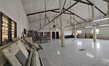 S830.Gedung ex pabrik Garmen Lokasi Pinggir Jln akses 2 Mobil Di Depok