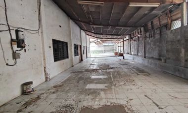S830.Gedung ex pabrik Garmen Lokasi Pinggir Jln akses 2 Mobil Di Depok