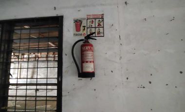 S830.Gedung ex pabrik Garmen Lokasi Pinggir Jln akses 2 Mobil Di Depok