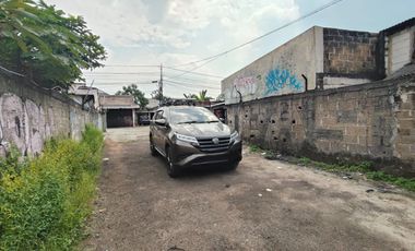 S830.Gedung ex pabrik Garmen Lokasi Pinggir Jln akses 2 Mobil Di Depok