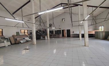 S830.Gedung ex pabrik Garmen Lokasi Pinggir Jln akses 2 Mobil Di Depok