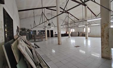 S830.Gedung ex pabrik Garmen Lokasi Pinggir Jln akses 2 Mobil Di Depok
