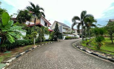 Tanah 555 m Ngantong Depan Taman di Jl Neptunus Villa Cinere Mas