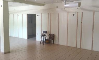 CASA EN VENTA SOBRE AVENIDA JUÁREZ EN EL CENTRO DE TORREÓN, COAHUILA