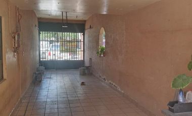 CASA EN VENTA SOBRE AVENIDA JUÁREZ EN EL CENTRO DE TORREÓN, COAHUILA