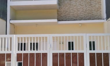 Rumah cantik 2 lantai perum Wiguna DP nol