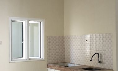 Rumah cantik 2 lantai perum Wiguna DP nol