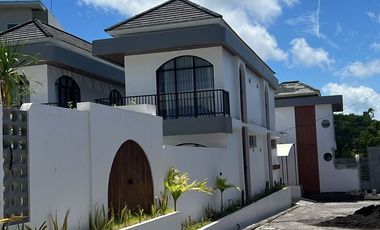 Villa Mediterania Santorini Siap Huni di Nusa Dua Bali