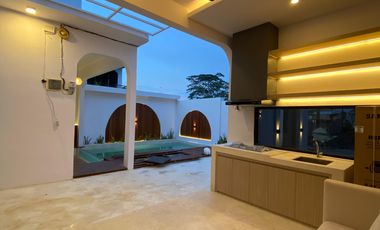 Villa Mediterania Santorini Siap Huni di Nusa Dua Bali