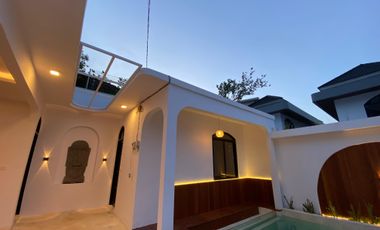 Villa Mediterania Santorini Siap Huni di Nusa Dua Bali