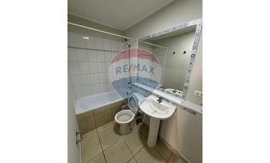 ¡Invierte en La Granja: Depto. 2D/1B con balcón!