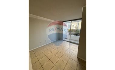 ¡Invierte en La Granja: Depto. 2D/1B con balcón!