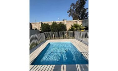 ¡Invierte en La Granja: Depto. 2D/1B con balcón!