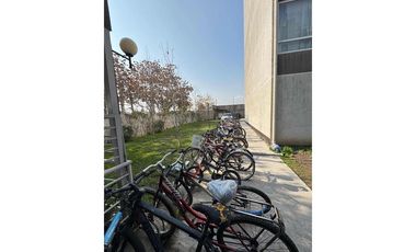 ¡Invierte en La Granja: Depto. 2D/1B con balcón!