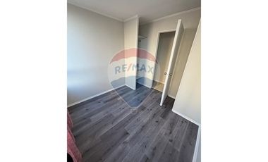 ¡Invierte en La Granja: Depto. 2D/1B con balcón!