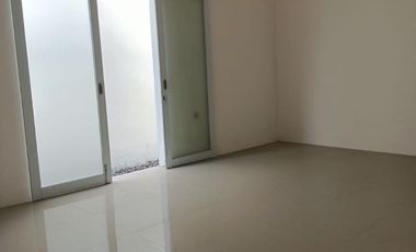 Rumah Mewah 2 Lt di Lingkungan Nyaman