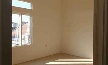 Rumah Mewah 2 Lt di Lingkungan Nyaman