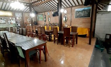 Resto Villa Joglo Kaliurang dekat Wisata Jeep Merapi Adventure