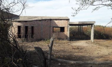 CASA DE 4 DORMITORIOS SIN TERMINAR.
