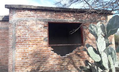 CASA DE 4 DORMITORIOS SIN TERMINAR.